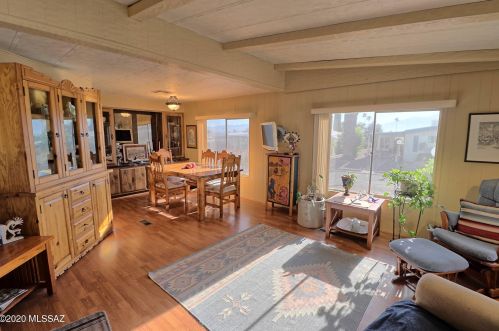 240 Cumaro Dr, Green Valley, AZ 85614-4312