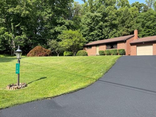 176 Sunrise Dr, Hopwood, PA 15445-2143
