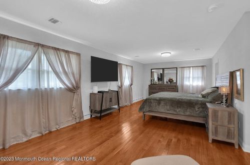 165 New Monmouth Rd, Middletown NJ  07748-2232 exterior