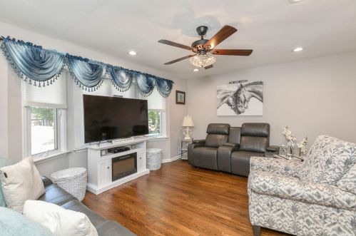 7 Huntington Ave, San Remo, NY 11754-4919