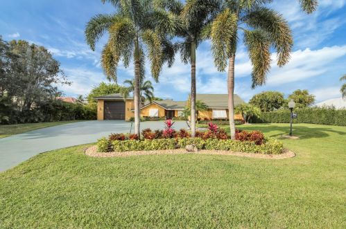 8813 Wendy Ln, West Palm Beach FL  33411-6522 exterior