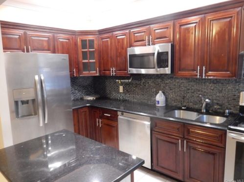 34 Hartley Ave, Mount Vernon NY  10550-1124 exterior