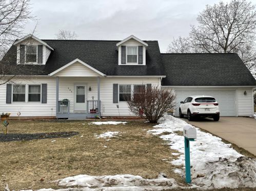 305 Hattan St, Newburg Corners, WI 54614-8828