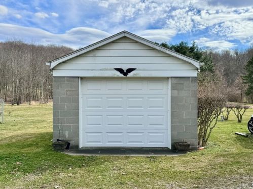 338 Pleasant Valley Rd, Connellsville PA  15425-6080 exterior