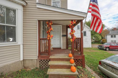 5 Gerry Ave, Newmarket NH  03857-1901 exterior