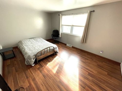 104 Woodstone Ln, New Kensington PA  15068-4642 exterior