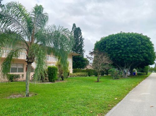 170 Canterbury H, West Palm Beach, FL 33417-1372