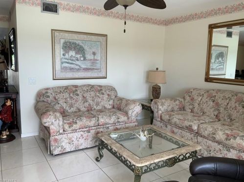 7340 Glenmoor Ln, Naples, FL 34104-6748