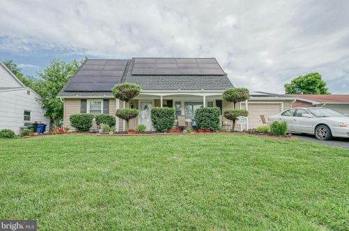 527 Charleston Rd, Willingboro, NJ 08046-1768
