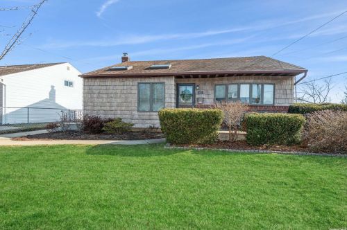 803 Delaware Ave, North Lindenhurst, NY 11757-2812