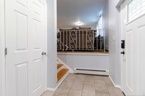 221 Woodland Ave, Bloomfield CT  06002-1357 exterior