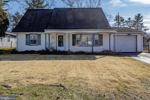 11 Harrington Cir, Willingboro, NJ 08046-1823