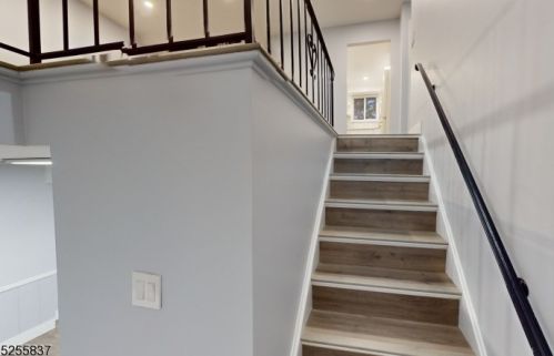 16 Hillside Dr, Clinton NJ  08809-1213 exterior