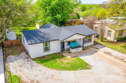 1413 Sharondale St, Fort Worth, TX 76115-4236