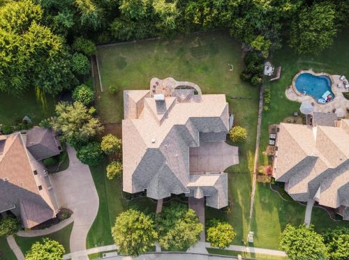 2209 Roadrunner Dr, Lewisville TX  75022-7885 exterior