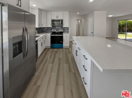 19231 Newland St, Huntington Beach, CA 92646-2142