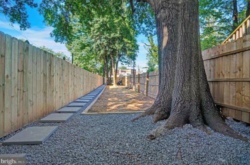 2013 Naylor Rd, Washington DC  20020-6807 exterior