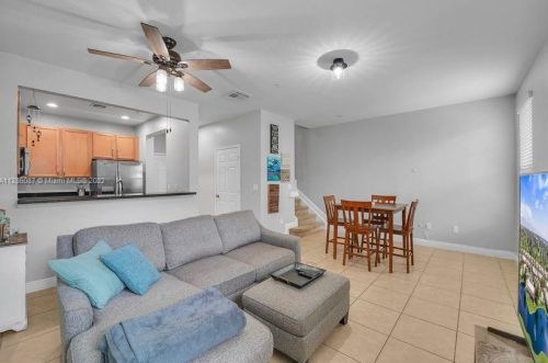 11847 26th St, Hollywood, FL 33025-0779