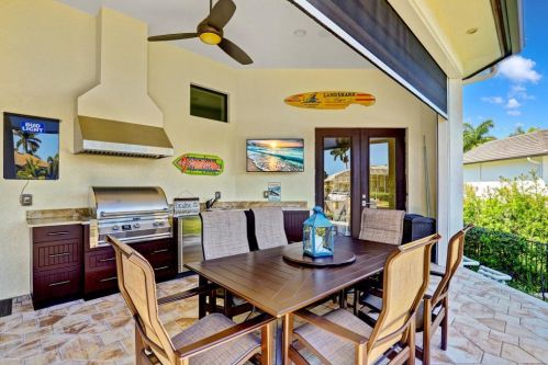 601 Crescent St, Marco Island FL  34145-1909 exterior