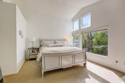 136 Valero Cir, Calabasas CA  91377-5551 exterior