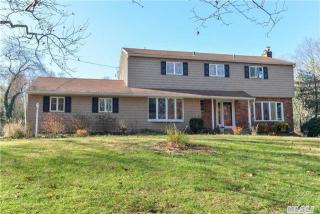 3 Starlit Dr, Northport, NY 11768-3512