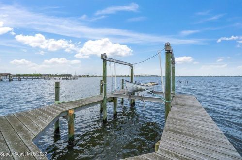 2915 Indian Riv Dr, Cocoa FL 32922-6607 exterior