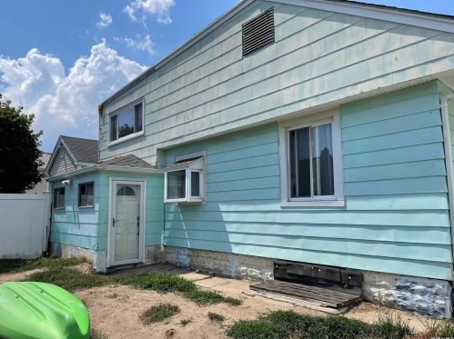 175 Santa Barbara Rd, North Lindenhurst, NY 11757-6711