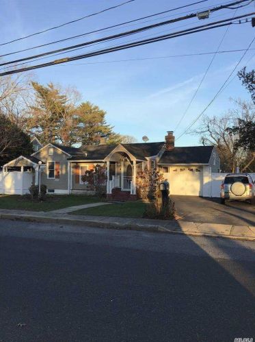 1443 Clinton Ave, Bayshore, NY 11706-4051