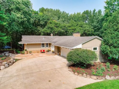 737 Amber Dr, Saint Paul MN 55122-2059 exterior