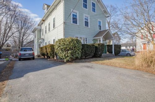128 Grove St, Lincoln, RI 02865-1946