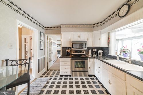 556 Leverington Ave, Philadelphia PA 19128-3314 exterior