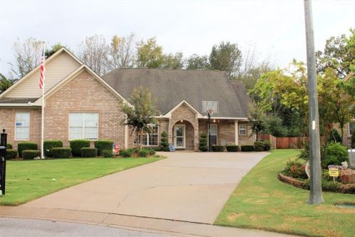212 Sherborne Ct, Florence, AL 35633-4143