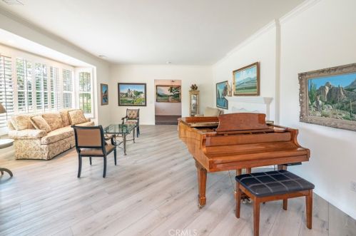 1520 Bonita Vista Dr, San Bernardino CA  92404-2104 exterior