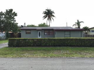 6116 Jefferson St, Hollywood, FL 33023-1372