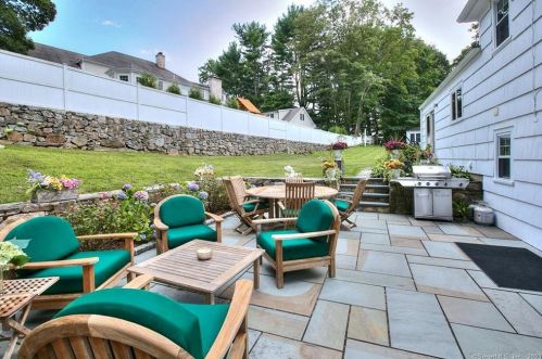 31 Larbert Rd, Southport CT  06890-1341 exterior