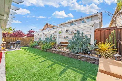 5284 Gramercy Cir, Fairfield CA  94533-6680 exterior