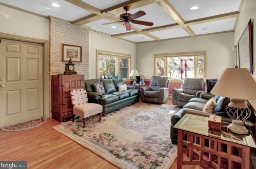 6411 Devonshire Hts Rd, Harrisburg PA 17111-4818 exterior