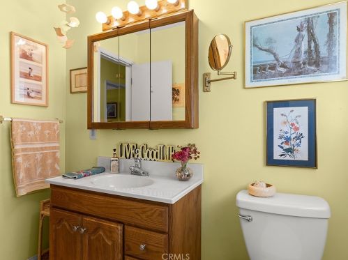 6708 Daneland St, Lakewood CA  90713-2101 exterior