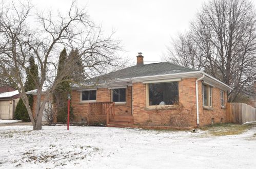 4754 Kinnickinnic River Pkwy, Milwaukee WI  53219-3274 exterior