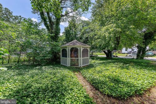 301 Greenwich Ave, West Deptford, NJ 08066-1163