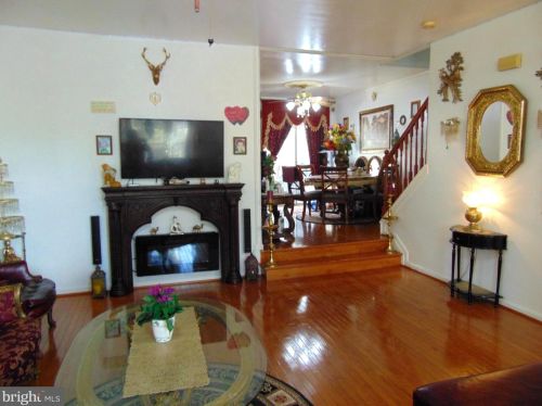 14833 Winding Loop, Woodbridge VA  exterior