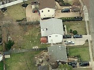 14 Alisa Ln, Bayshore, NY 11706-3014