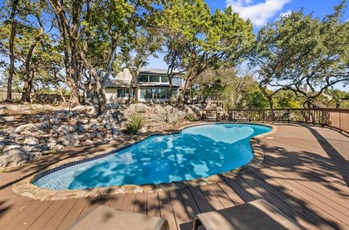 8401 Bell Mountain Dr, Austin TX  78730-2829 exterior