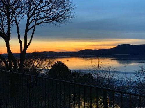 58 Hudson Point Ln, Crotonville NY  10562-5942 exterior