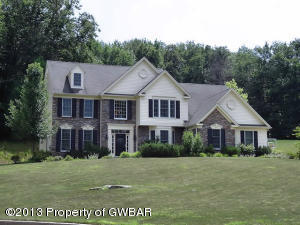 9 Morris Cir, Dallas, PA 18612-9092
