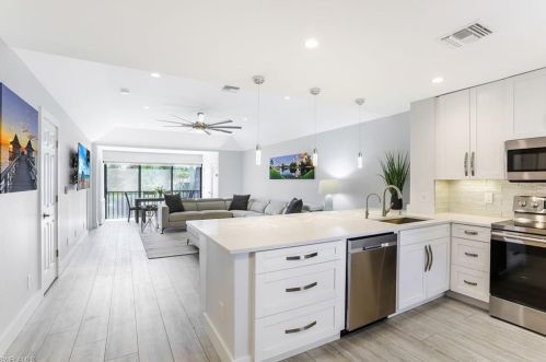 1525 Oyster Catcher Pt, Naples, FL 34105-2681