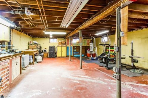 98 Ballfall Rd, Middletown CT  06457-2328 exterior