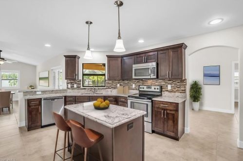 4104 5th Pl, Cape Coral, FL 33914-5884