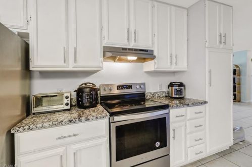 5355 19th Ave, Naples, FL 34116-5631