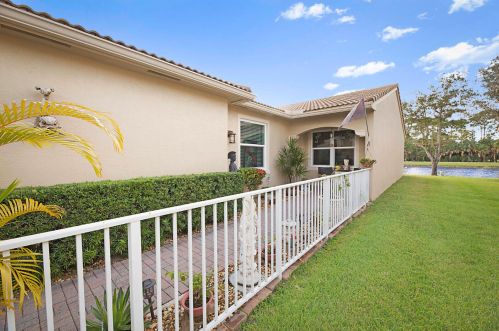8630 Lineyard Cay, West Palm Beach, FL 33411-5554